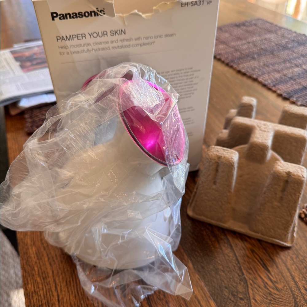 Panasonic Nano-Ionic Facial Steamer in Pink and White - Picture 2 of 2